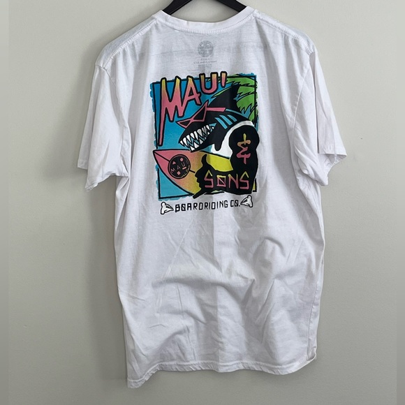 Maui and Sons XL Mens t-shirt. Graphic on Back - Picture 2 of 6
